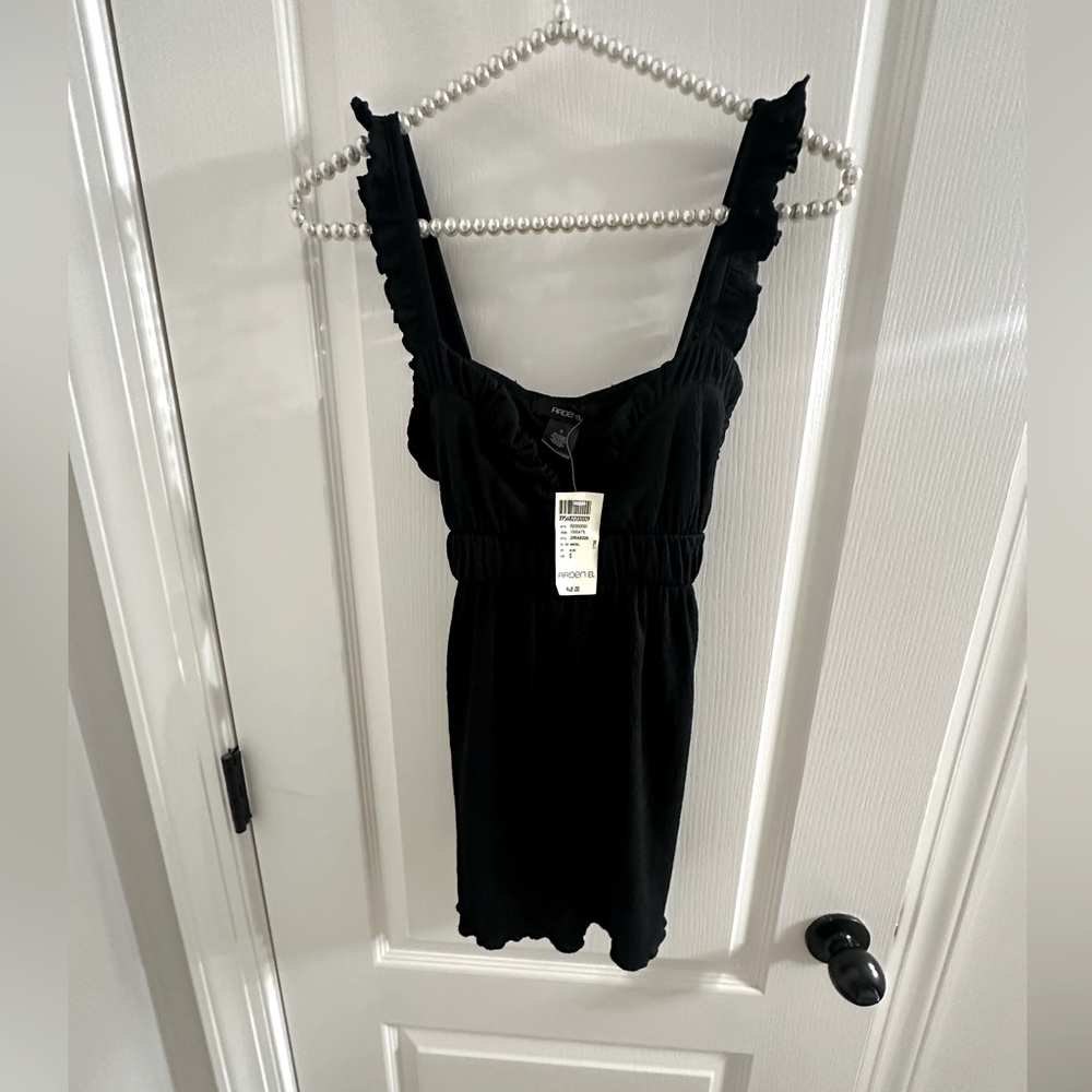 Arden B Black Camisole Ties around Flared Waist. NWT Size Small